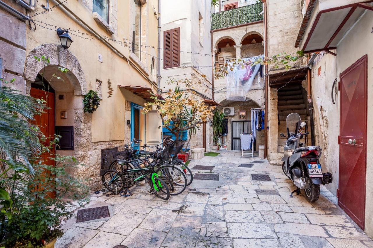 La Pergola Apt In The Heart Of Бари Экстерьер фото